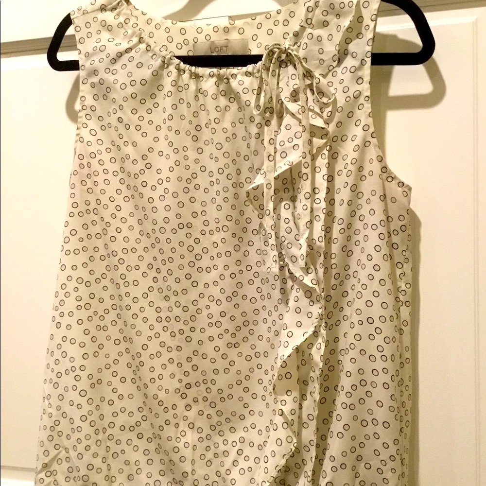 ⭕️ LOFT Ruffle Top ⭕️